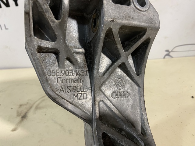 VAG 06E903143G Кронштейн генератора в наличии Запорожье