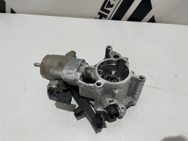 Насос вакуумный 06L145100F VAG