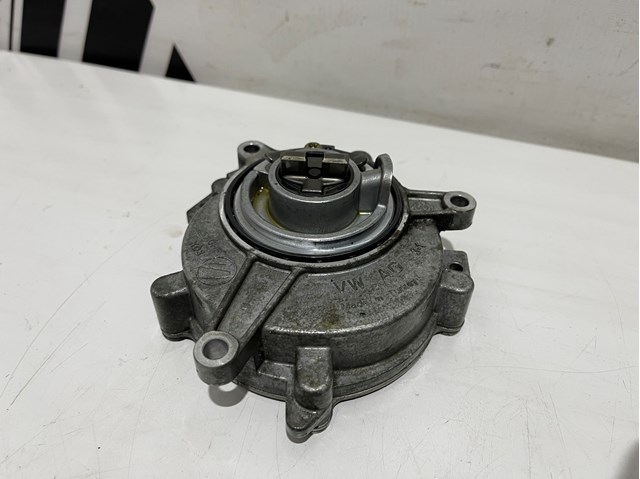 Механический вакуумный насос 06M145100L VAG