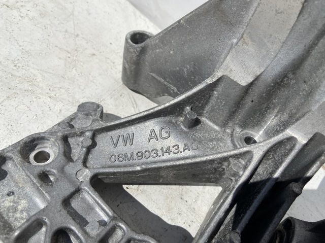 VAG 06M903143AG Кронштейн генератора в наличии Чернигов