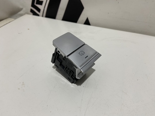 Кнопка электромеханического стояночного тормоза 4K0927225C VAG