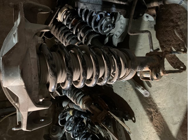 Амортизатор передней подвески правый 4L0413032 VAG