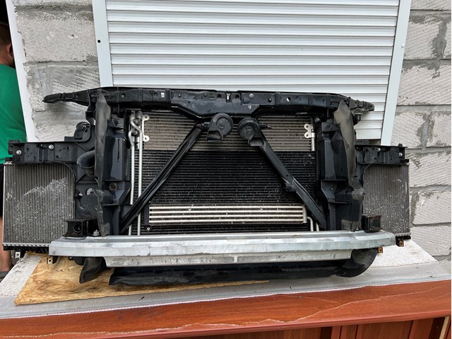 Усилитель переднего бампера  4L0807113A VAG