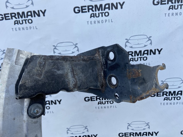 Кронштейн усилителя переднего бампера 4L0807134A VAG