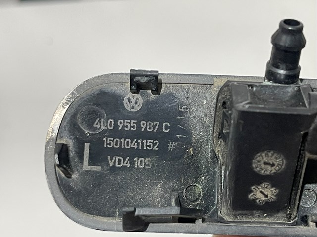 VAG 4L0955988C Форсунка омывателя лобового стекла в наличии Украина