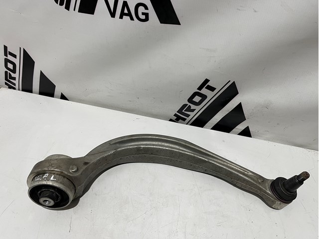 Рычаг передней подвески нижний левый 4M0407695C VAG