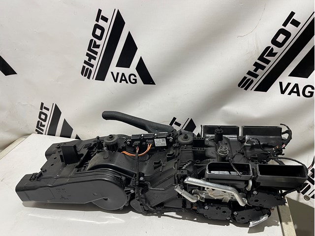 Корпус печки в сборе 4M0820004 VAG