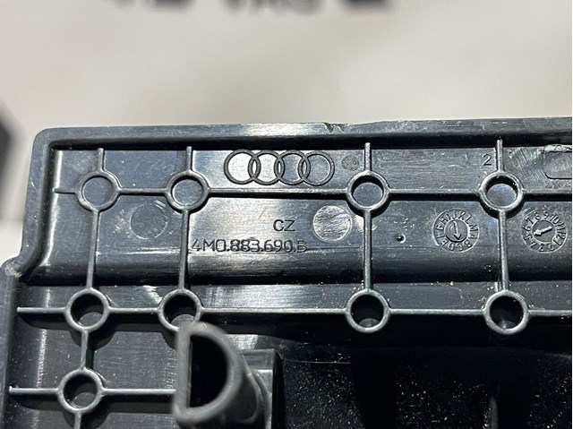 VAG 4M0883690B в наличии Житомир