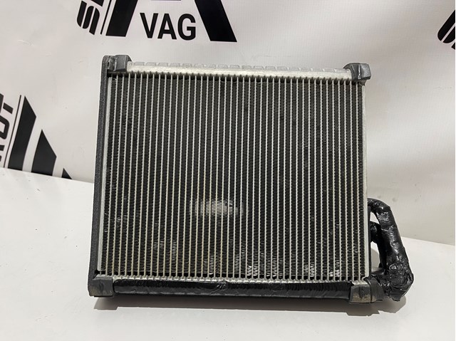 Охладитель воздуха 4M1820023 VAG