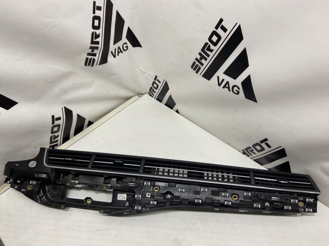 Решетка воздуховода правая 4M1820902R6PS VAG