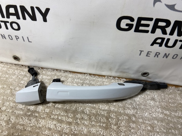 Наружная ручка водительской двери 4M8837205B VAG