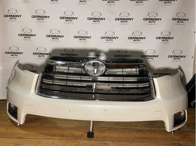 TOYOTA 531010E170 Решетка радиатора в наличии Днепр