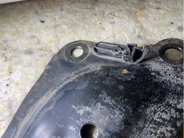 5Q0505225C VAG Рычаг (тяга) задней подвески продольный нижний левый купить в Полтава