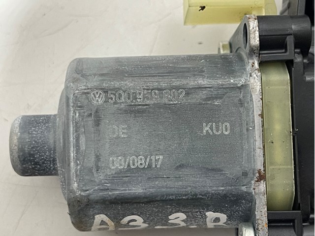 VAG 5Q0959802 Мотор стеклоподъемника двери задней правой в наличии Кривой Рог