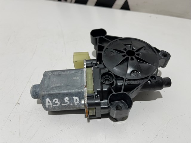 Моторчик стеклоподъемника двери задней, правой 5Q0959802 VAG