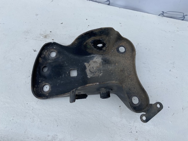 5QM501546 VAG Кронштейн задней балки купить в Черкассы