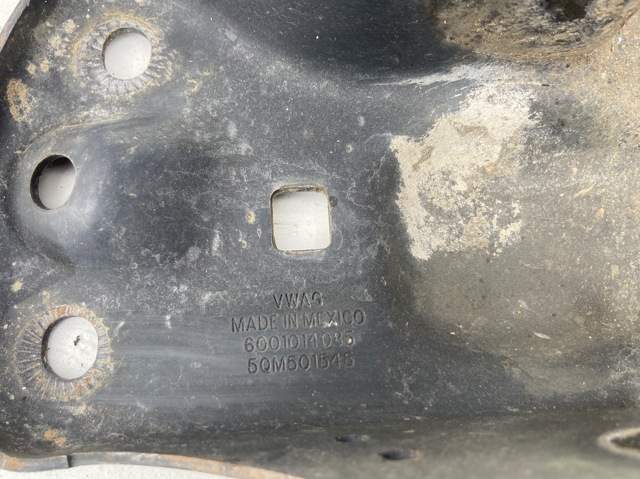 5QM501546 Кронштейн задней балки купить Хмельницкий