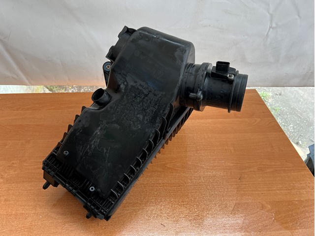 Корпус воздушного фильтра в сборе 7P0129601 VAG