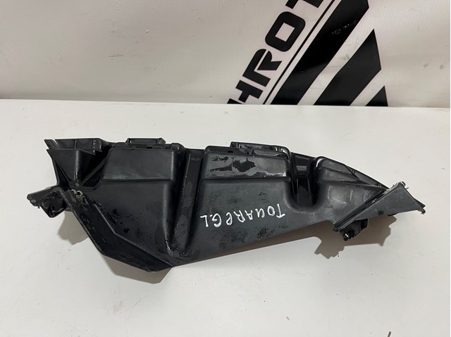Кронштейн крепления противотуманной фары, левой 7P6807723 VAG