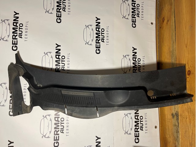 Водосток лобового стекла, жабо 7P6819402D VAG