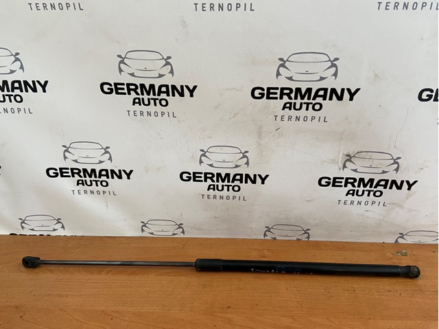 7P6823359 VAG Амортизатор капота купить в Чернигов