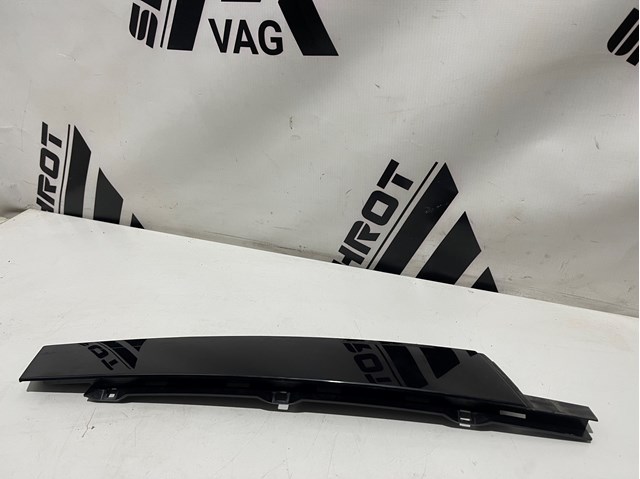 Накладка передней двери, левой, вертикальная 7P6837901 VAG