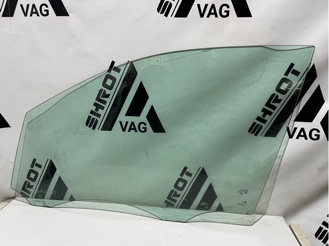 Стекло водительской двери 7P6845021B VAG