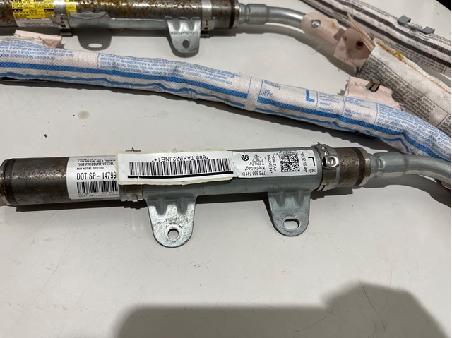 VAG 7P6880742 Шторка боковая, правая в наличии Харьков