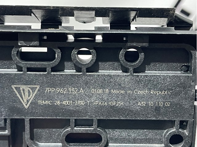 PORSCHE 7PP962132A в наличии Тернополь