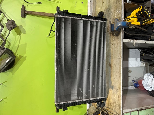 Радиатор охлаждения двигателя на audi q5 внедорожник (fyb, fyg) (01.17 - 01.00) 2.0 tfsi quattro dayb 80A121251D