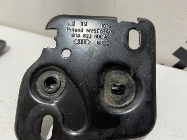 81A823186A VAG Стояк-крюк замка капота купить в Черкассы
