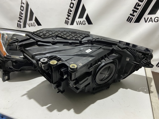 VAG 83A941011B Левая фара в наличии Запорожье