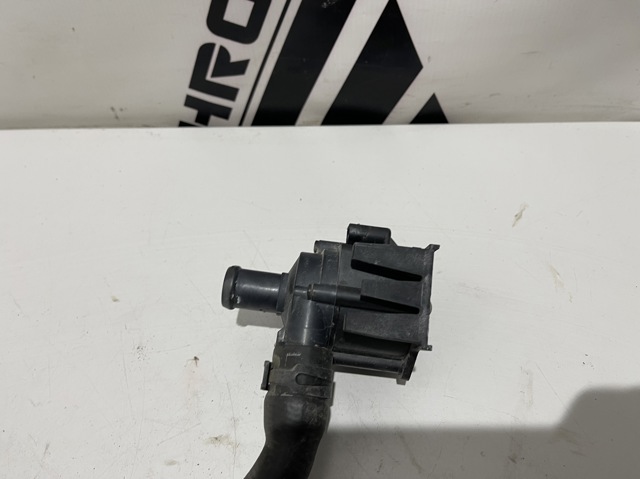 Помпа водяная, дополнительная электрическая 8K0819147A PORSCHE