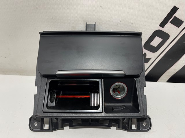 Пепельница центральной консоли 8K0857951C VAG
