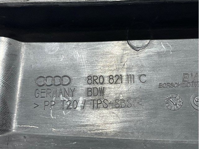 8R0821112C Уплотнитель крыла купить Чернигов