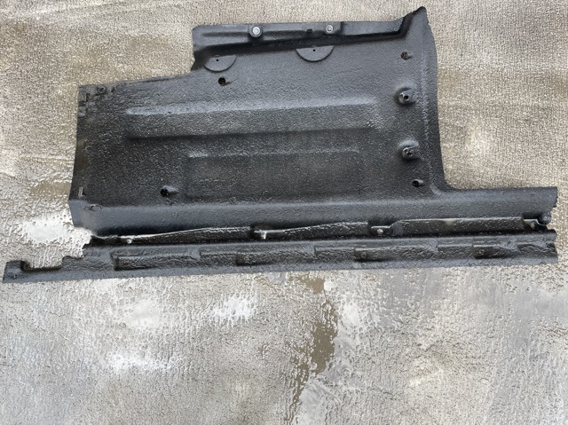 8R0825208E Защита днища правая купить Хмельницкий
