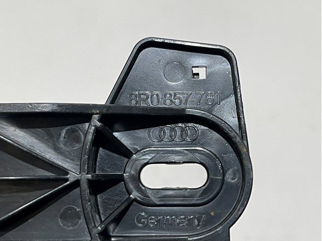 8R0857781 VAG купить в Чернигов