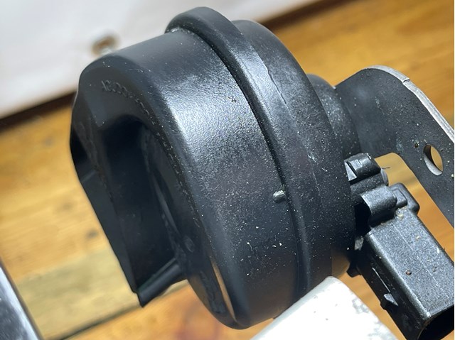 8T0951221 Сигнал звуковой (клаксон) купить Одесса