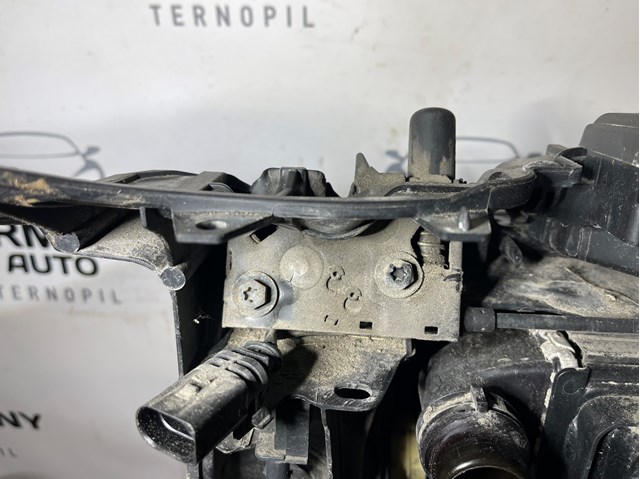 Замок крышки капота 8V0823509 VAG