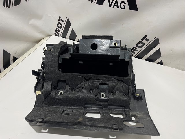8V5880302A6PS VAG Ящик перчаточный (бардачок) купить в Кривой Рог