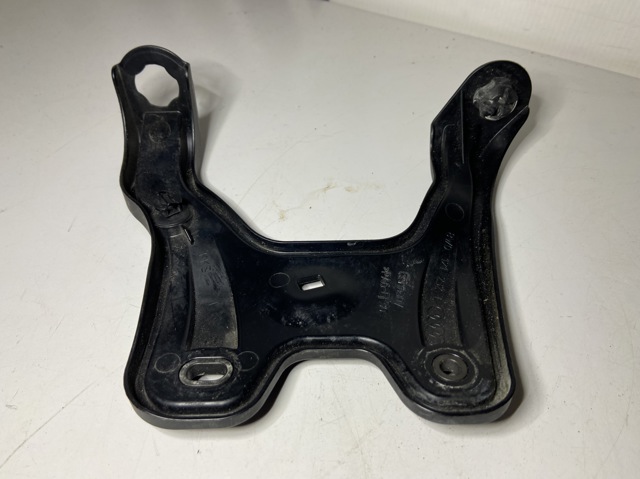 Крепление расширительного бачка 8W0121232L VAG