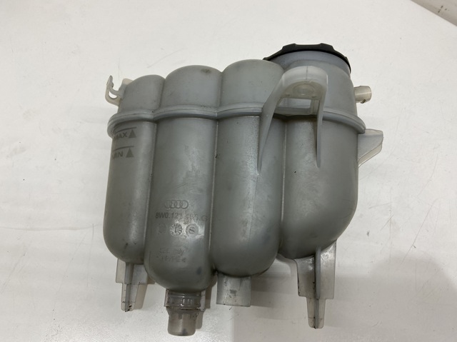 Водяной бачок системы охлаждения 8W0121405G VAG
