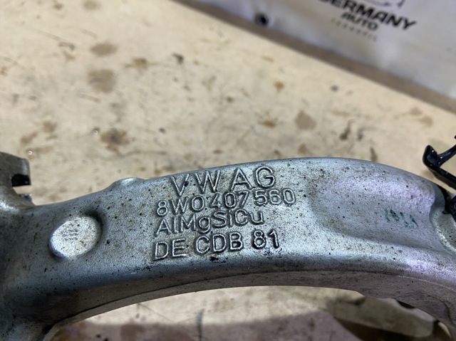 VAG 8W0407560 Цапфа (поворотный кулак) передний правый в наличии Винница