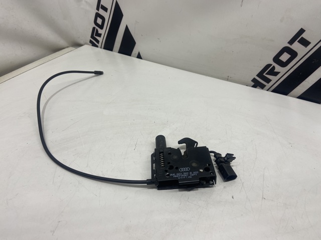 8W0823509B Замок капота купить Ужгород