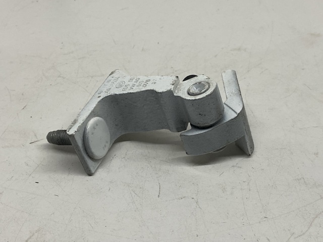 Завеса двери передней правой 8W0831404A VAG