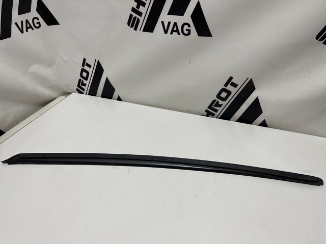 8W0854327C VAG Молдинг лобового стекла левый купить в Павлоград
