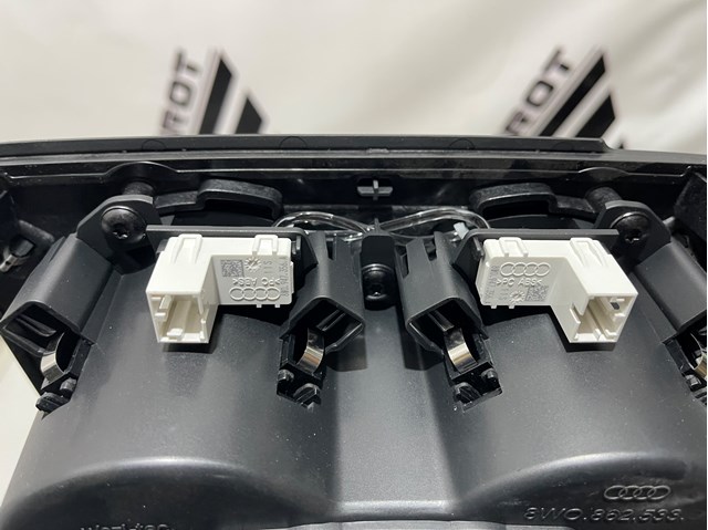 8W0862533D Подстаканник подлокотника центральной консоли купить Николаев