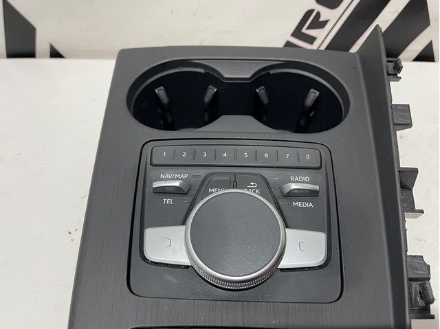Подстаканник подлокотника центральной консоли 8W0862533D VAG