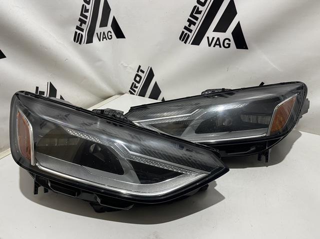 Фара правая 8W0941012B VAG