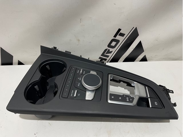 Накладка декоративная центральной консоли 8W1864241A VAG